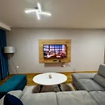 Апартаменти Bisi Penthouse Скоп'є